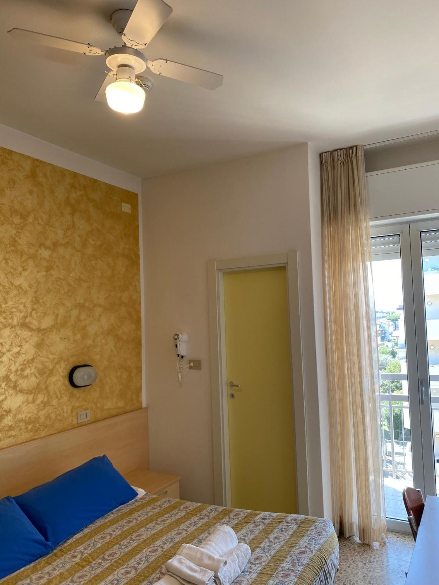 Hotel Loretta Rimini Buitenkant foto