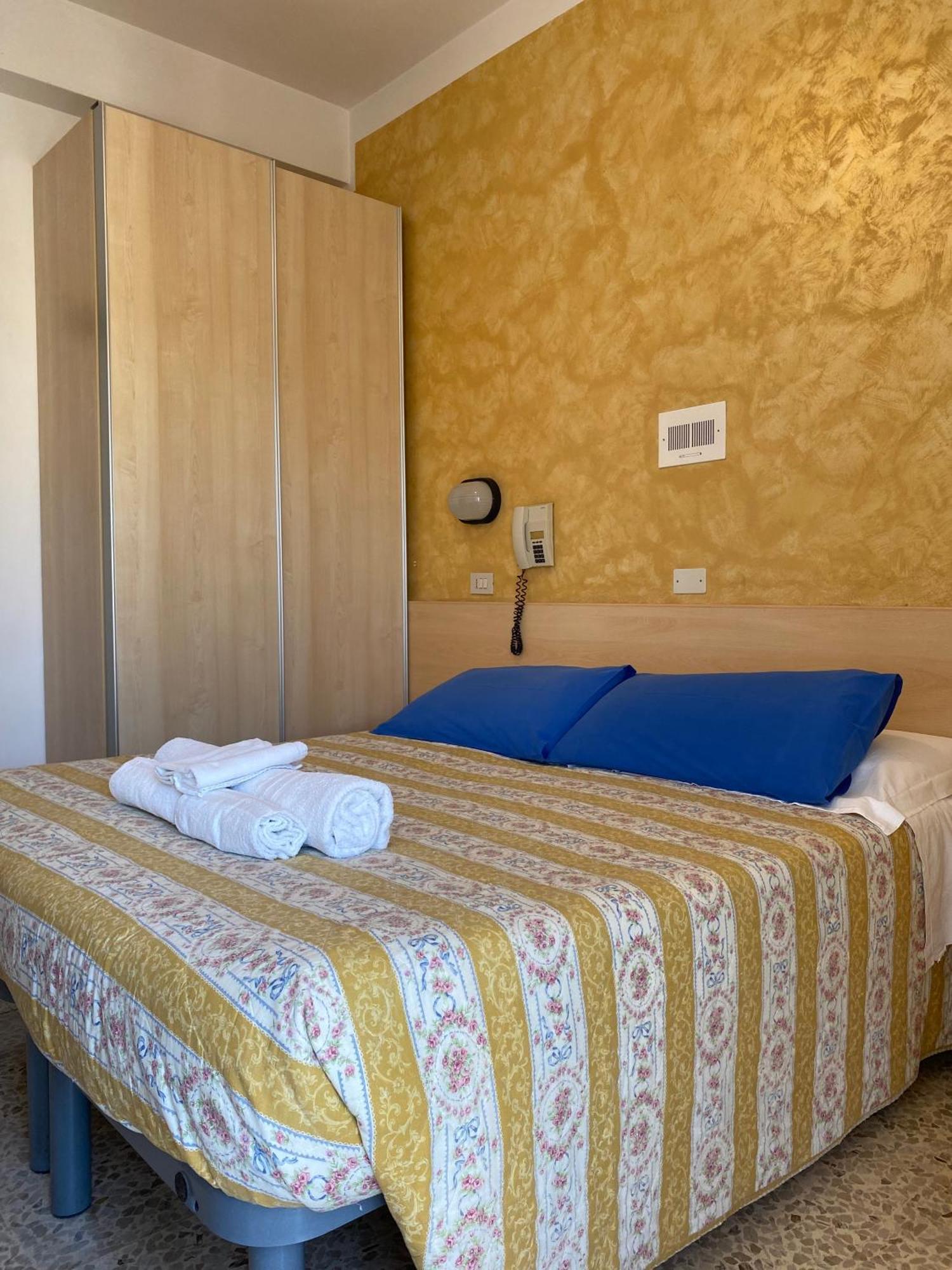 Hotel Loretta Rimini Buitenkant foto