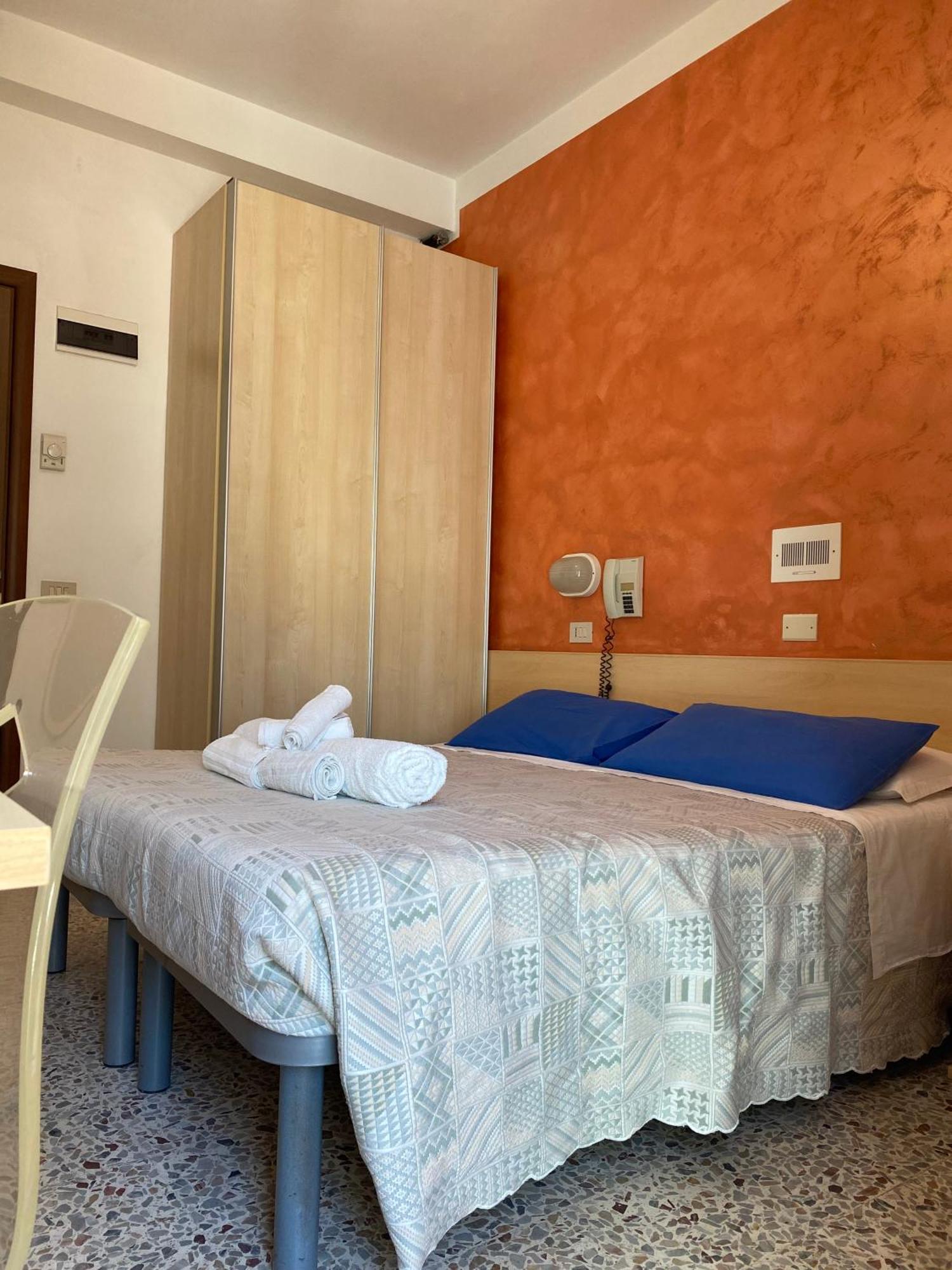 Hotel Loretta Rimini Buitenkant foto