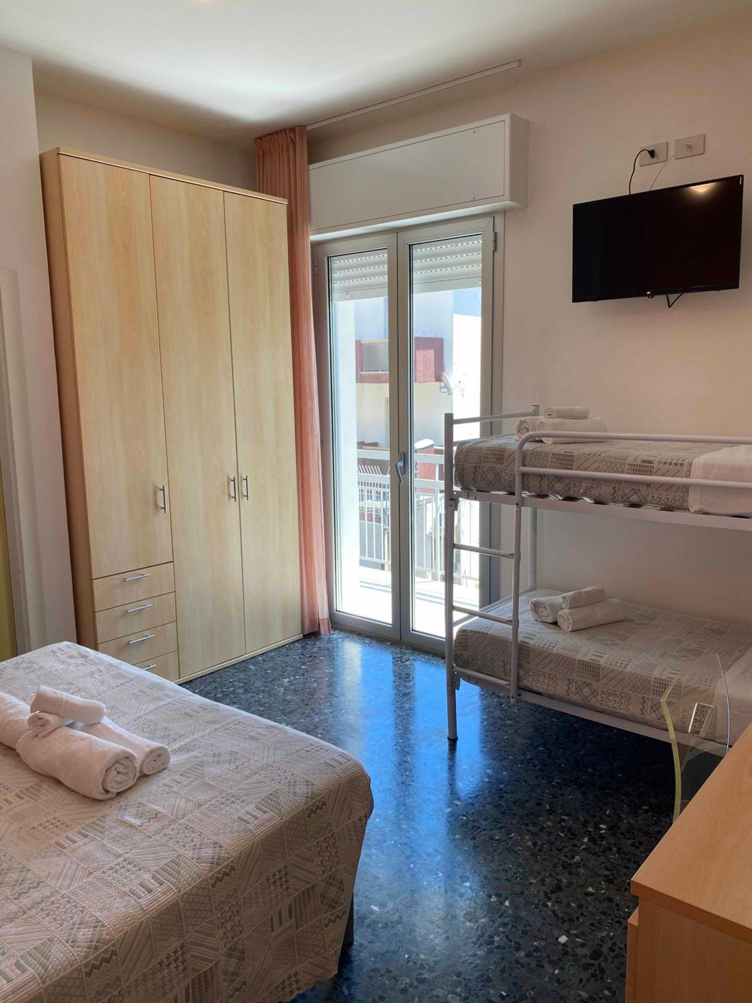 Hotel Loretta Rimini Buitenkant foto