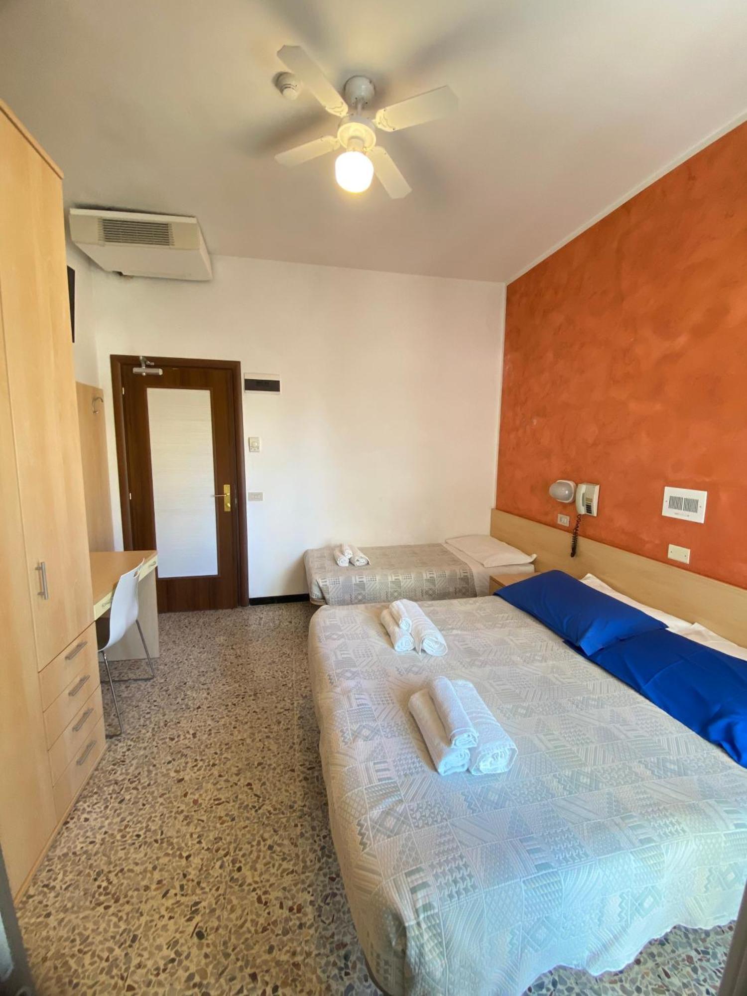 Hotel Loretta Rimini Buitenkant foto