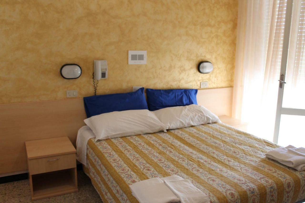 Hotel Loretta Rimini Buitenkant foto