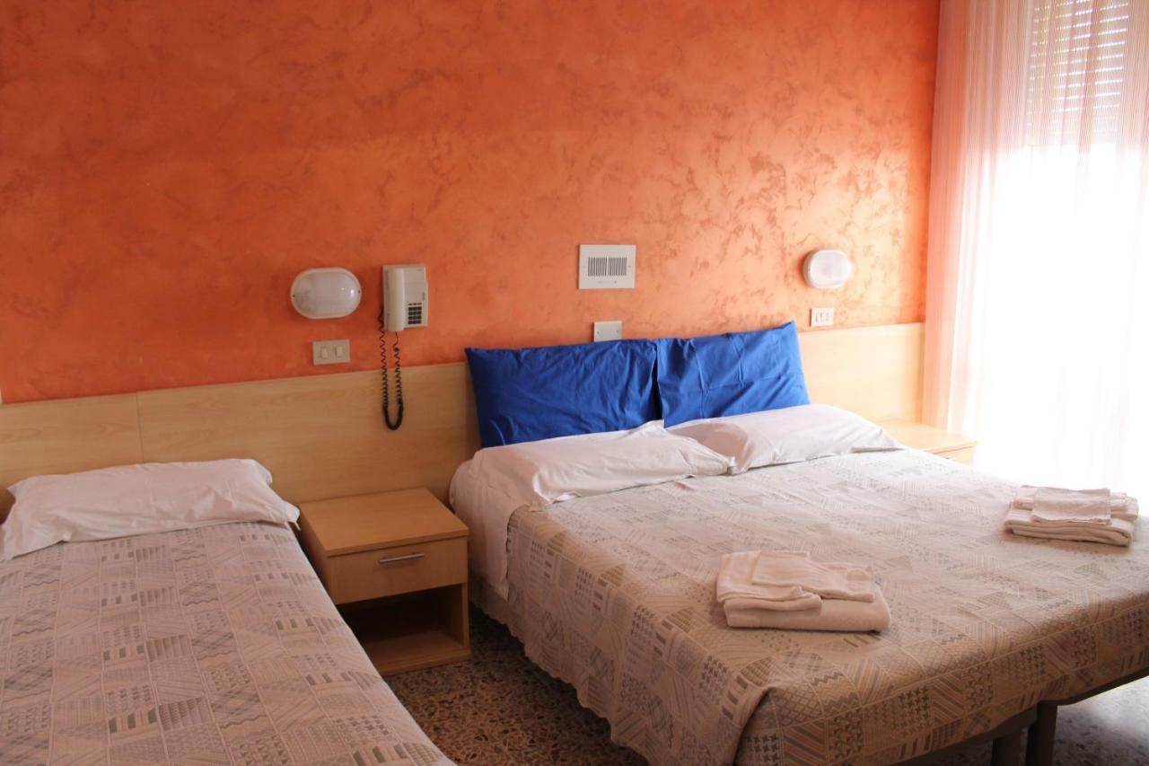 Hotel Loretta Rimini Buitenkant foto