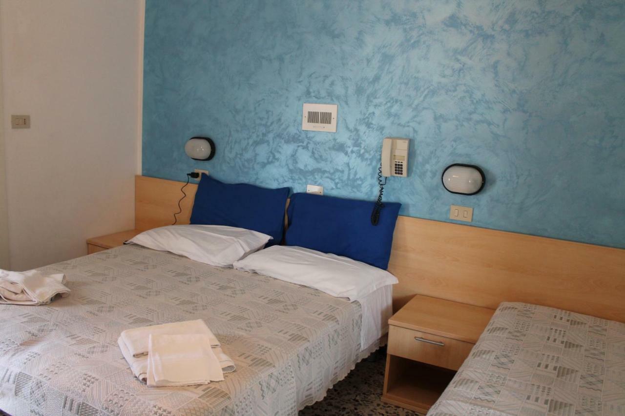 Hotel Loretta Rimini Buitenkant foto