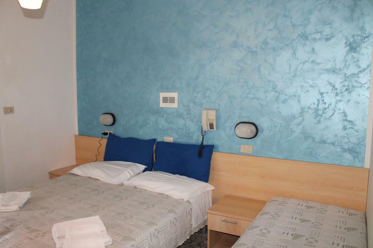 Hotel Loretta Rimini Buitenkant foto